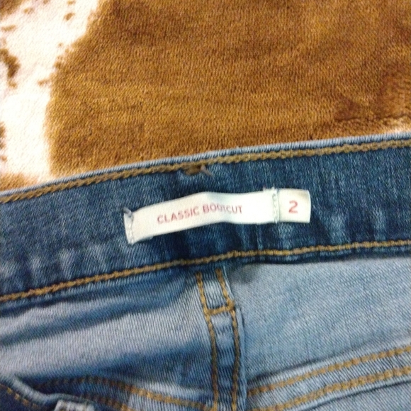 Women's Levi's Mid Rise Boot Cut Jeans - Picture 3 of 8